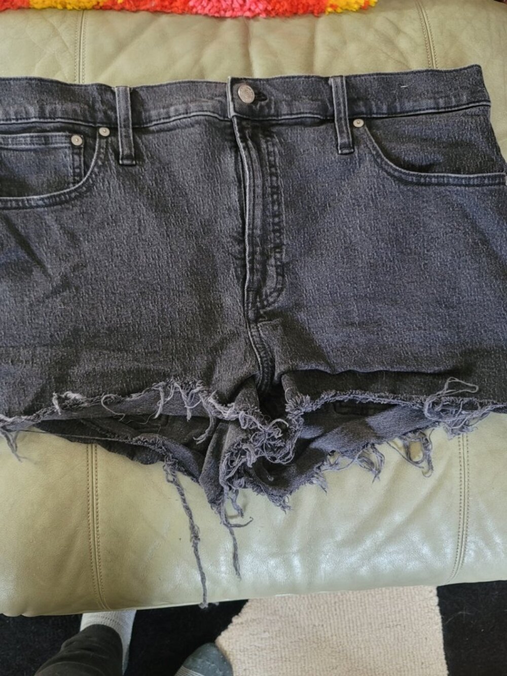 Madewell Perfect Jean Short in Lunar Black Size 33